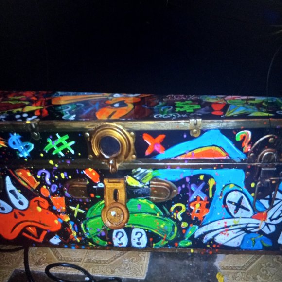 vintage foot locker hand painted - Picture 2 of 2